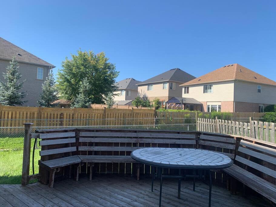 Comfortable Modern Room Near Ykf Airport III Kitchener Exterior photo